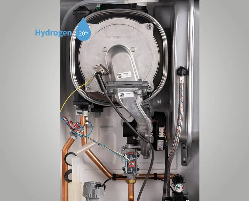 Vista técnica del interior de una caldera BAXI Platinum iPlus, intervención reservada al profesional — reparacioncalderas.madrid