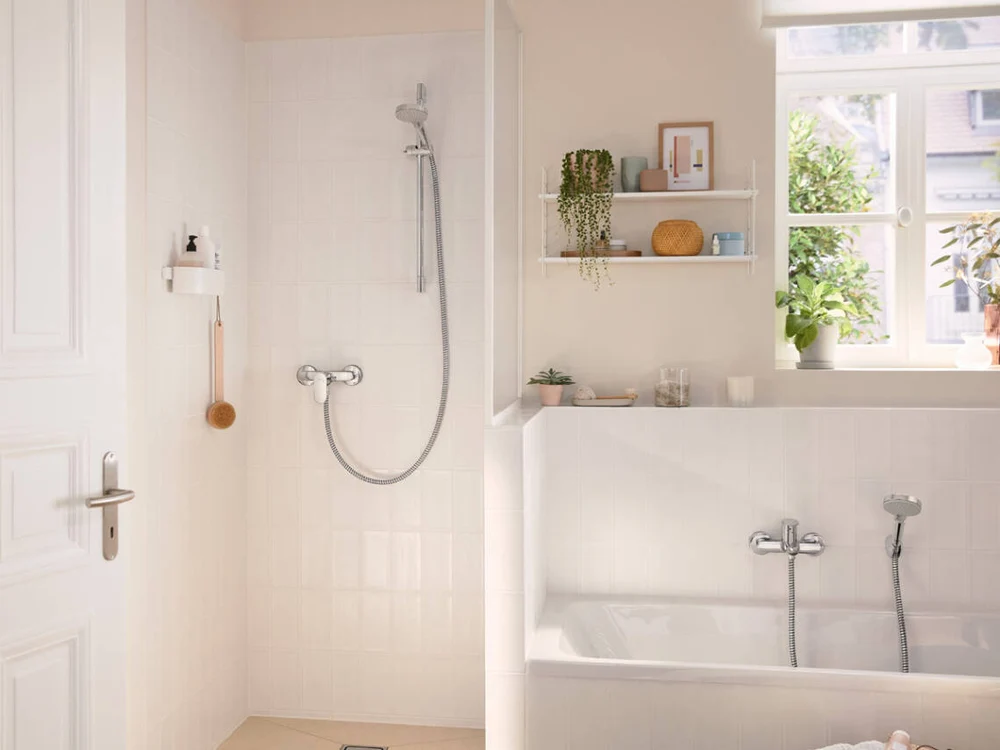 Ducha y bañera con grifería Hansgrohe Rebris, puntos de uso del agua caliente — reparacioncalderas.madrid