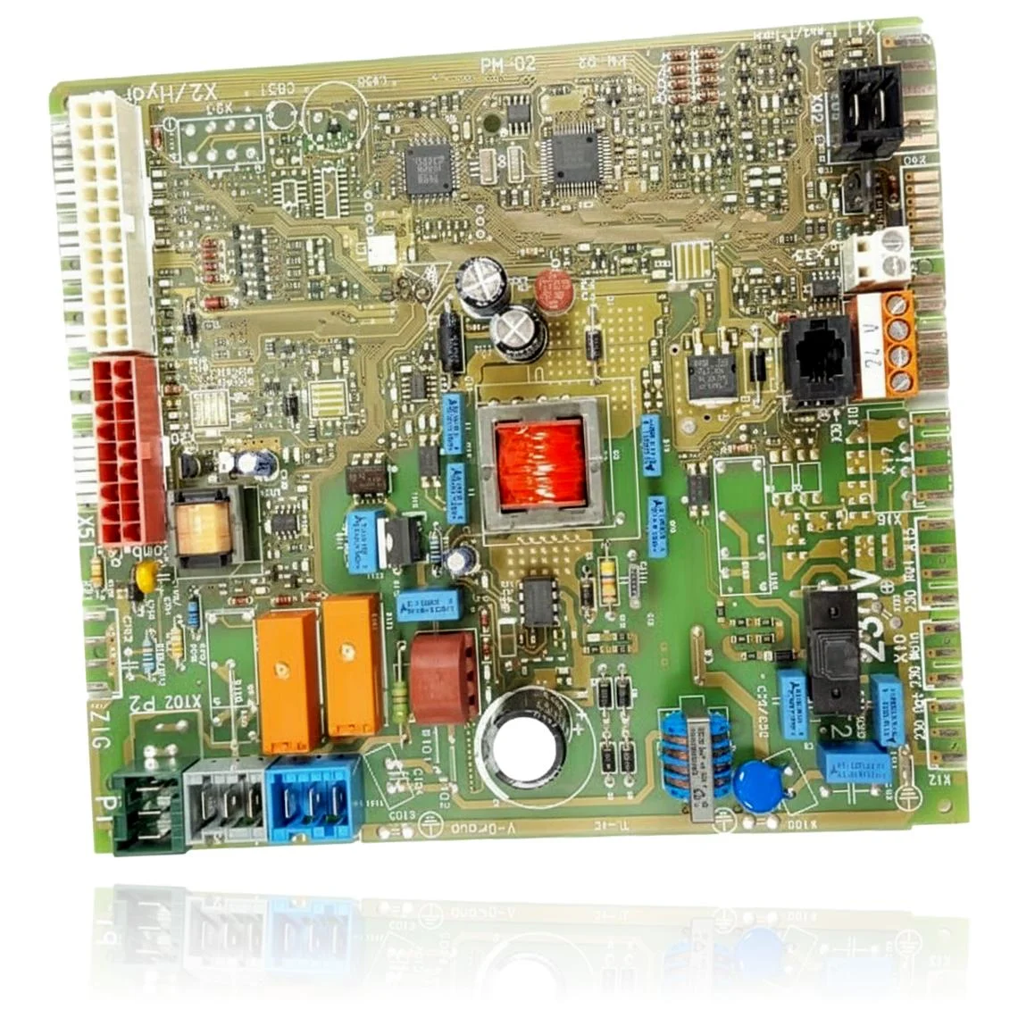 Vista de una placa de caldera con conectores eléctricos y referencias impresas
